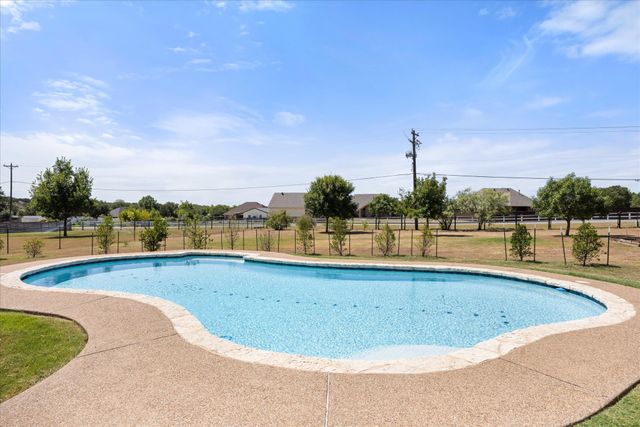 2101 W Emerald Bend Court, Granbury, TX 76049