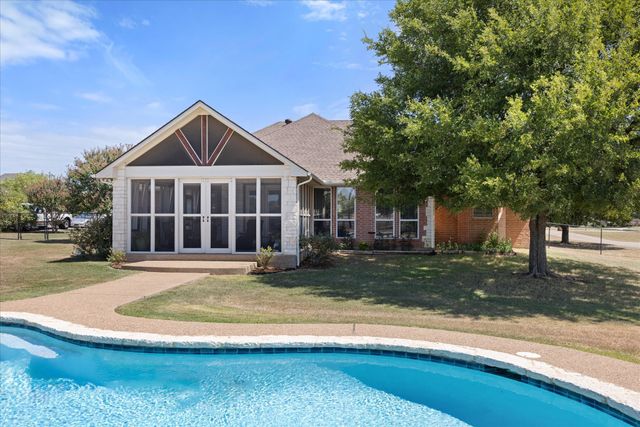 2101 W Emerald Bend Court, Granbury, TX 76049