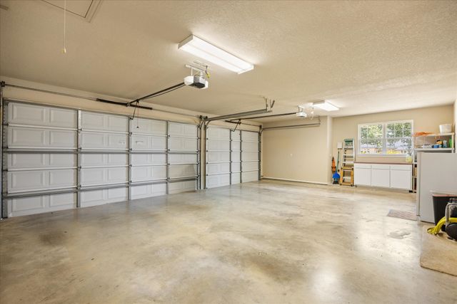2101 W Emerald Bend Court, Granbury, TX 76049