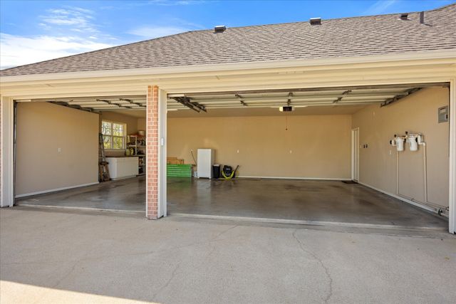 2101 W Emerald Bend Court, Granbury, TX 76049