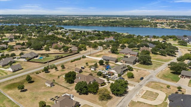 2101 W Emerald Bend Court, Granbury, TX 76049