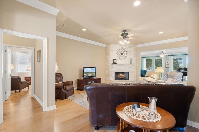 2101 W Emerald Bend Court, Granbury, TX 76049
