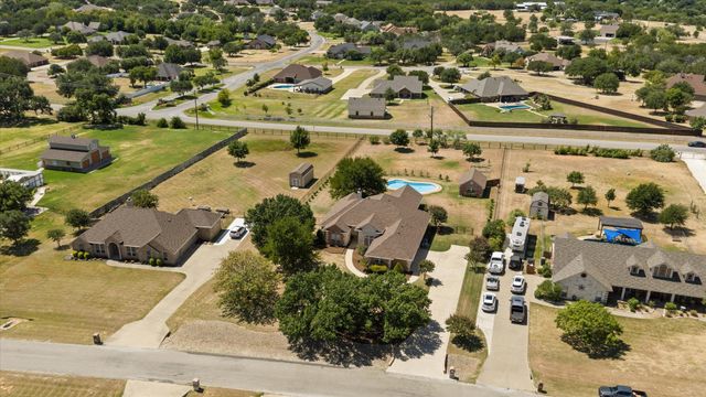 2101 W Emerald Bend Court, Granbury, TX 76049