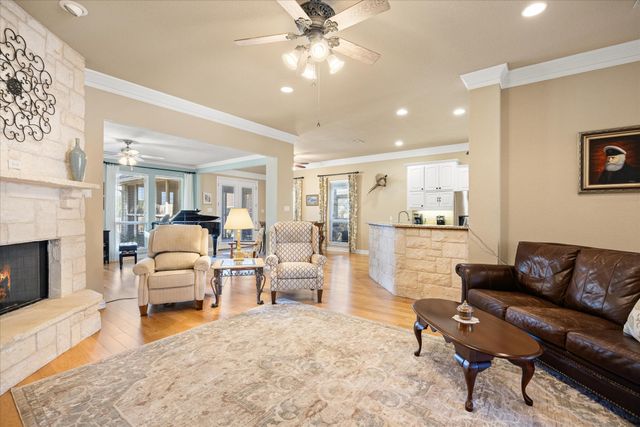 2101 W Emerald Bend Court, Granbury, TX 76049