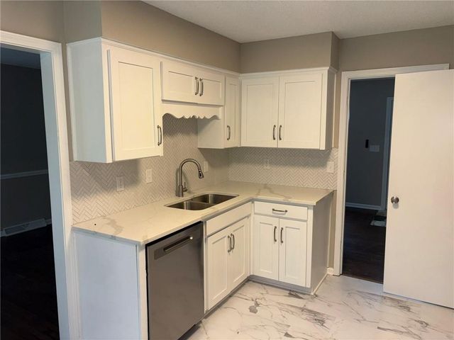 7316 N Avalon Street, Kansas City, MO 64152