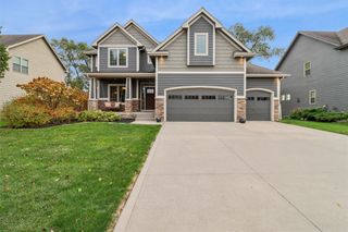 8410 Parkside Circle, West Des Moines, IA 50266