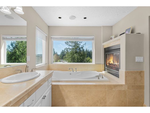 22211 S BIG CEDAR Ln, Beavercreek, OR 97004