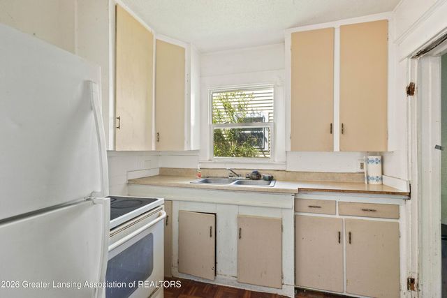 1438 Roosevelt Avenue, Lansing, MI 48915