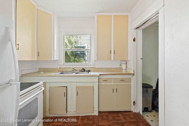 1438 Roosevelt Avenue, Lansing, MI 48915