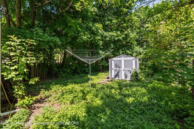 1438 Roosevelt Avenue, Lansing, MI 48915