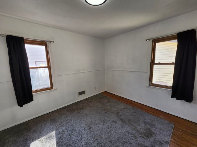 1407 E Crowley St, Wichita, KS 67216