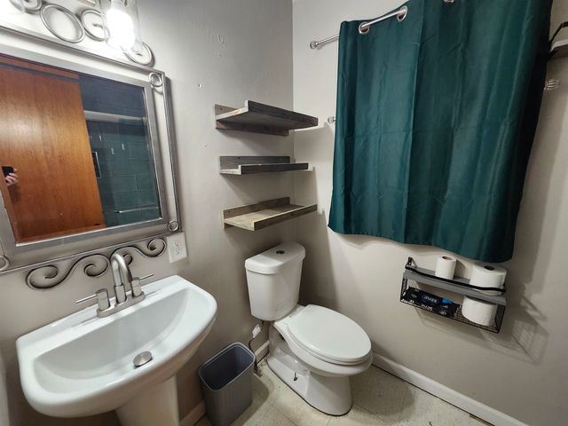 1407 E Crowley St, Wichita, KS 67216