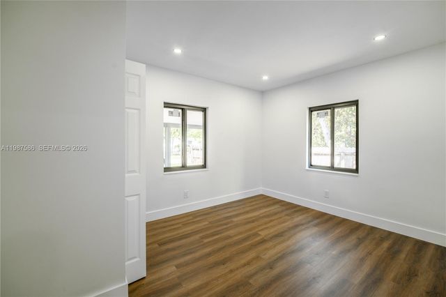 220 NW 144th St, Miami, FL 33168