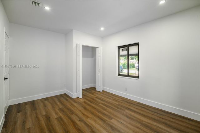 220 NW 144th St, Miami, FL 33168