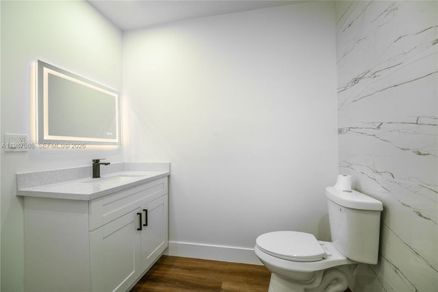 220 NW 144th St, Miami, FL 33168