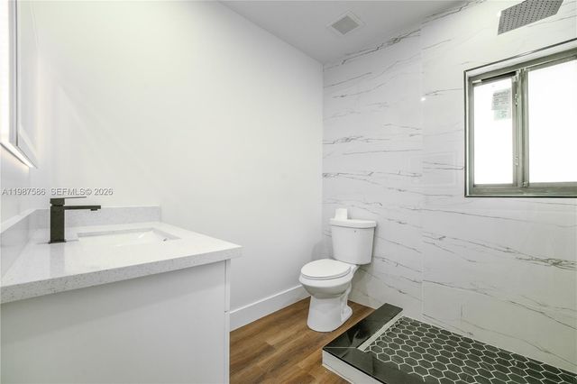 220 NW 144th St, Miami, FL 33168