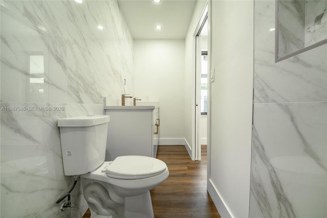 220 NW 144th St, Miami, FL 33168