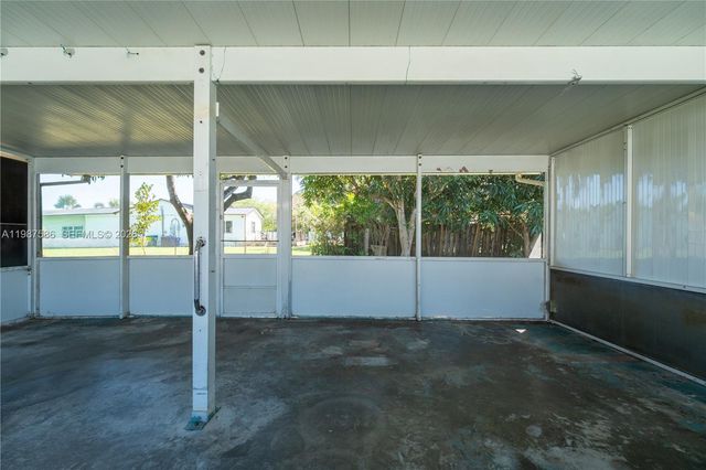 220 NW 144th St, Miami, FL 33168