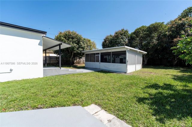 220 NW 144th St, Miami, FL 33168