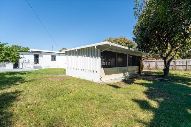 220 NW 144th St, Miami, FL 33168