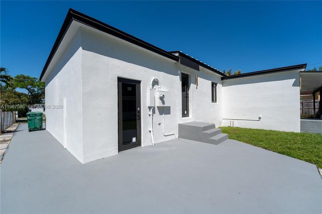 220 NW 144th St, Miami, FL 33168