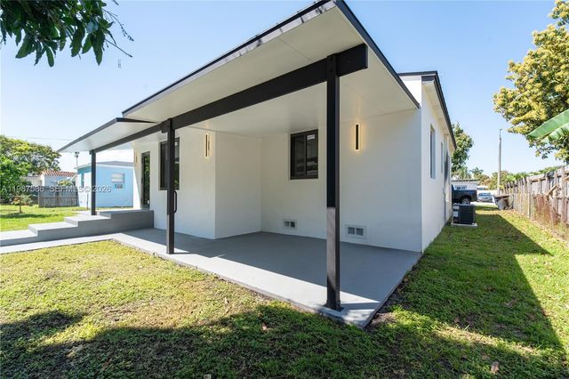 220 NW 144th St, Miami, FL 33168