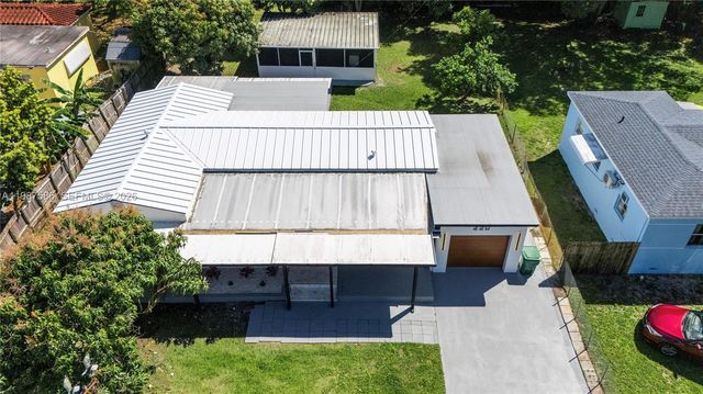 220 NW 144th St, Miami, FL 33168