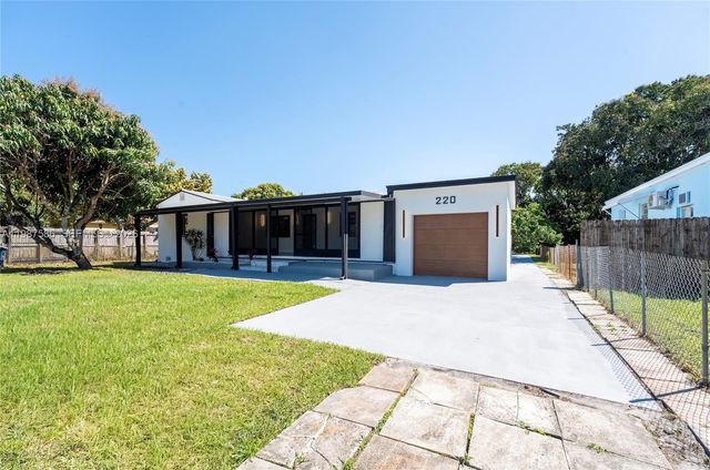 220 NW 144th St, Miami, FL 33168