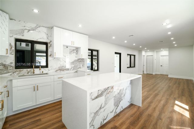 220 NW 144th St, Miami, FL 33168