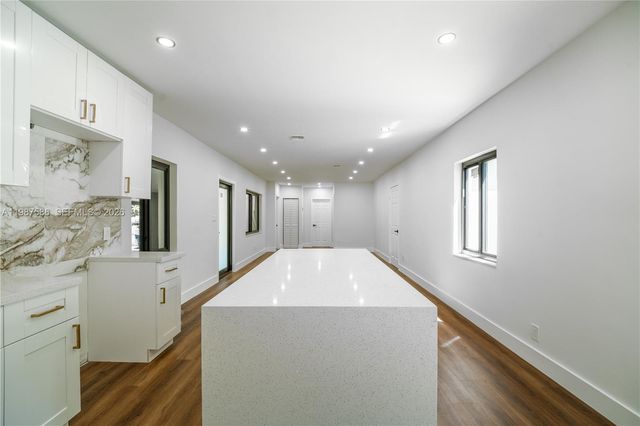 220 NW 144th St, Miami, FL 33168