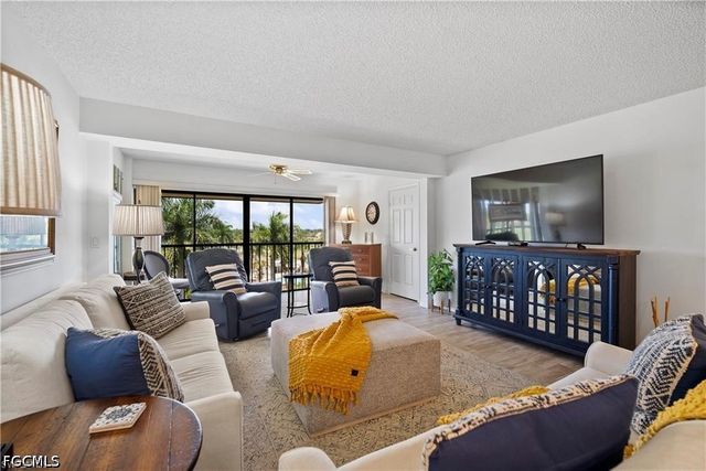 7430 Lake Breeze DR 402, Fort Myers, FL 33907
