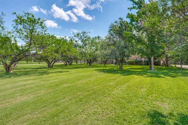 341 Onyx Drive, Oak Point, TX 75068