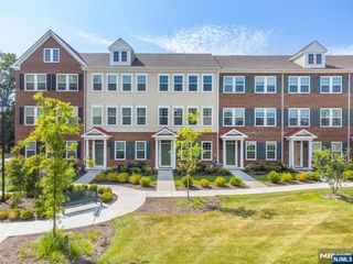 9 Landmark Lane 1003, Fair Lawn, NJ 07410