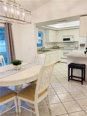 2207 SE 8th AVE, Cape Coral, FL 33990