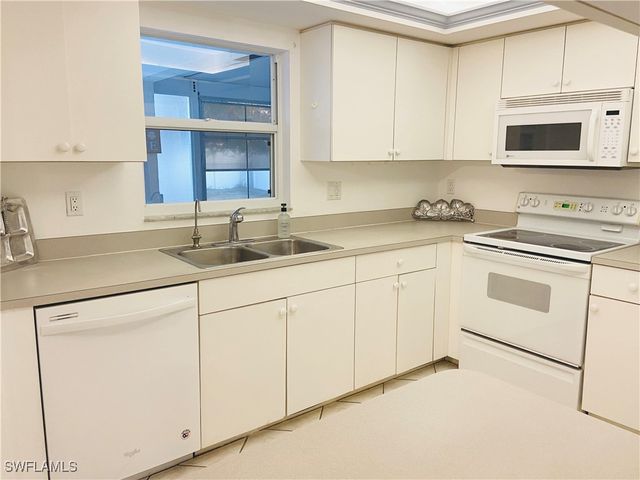 2207 SE 8th AVE, Cape Coral, FL 33990