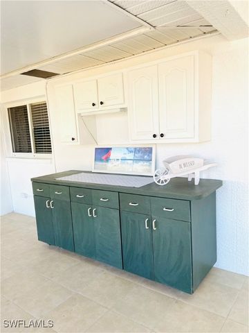 2207 SE 8th AVE, Cape Coral, FL 33990