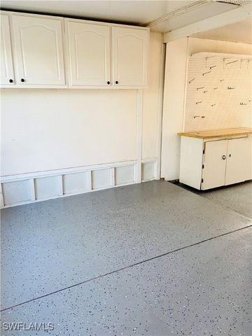 2207 SE 8th AVE, Cape Coral, FL 33990