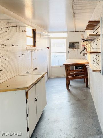 2207 SE 8th AVE, Cape Coral, FL 33990