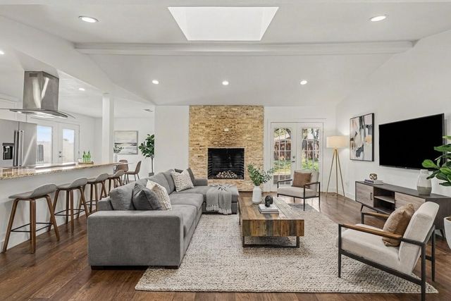 3127 Merrell Road, Dallas, TX 75229