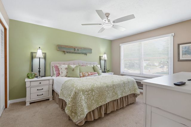 625 W Valley Drive, Eldridge, IA 52748