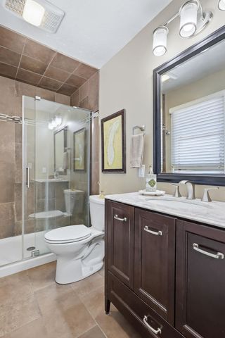 625 W Valley Drive, Eldridge, IA 52748