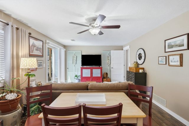 625 W Valley Drive, Eldridge, IA 52748