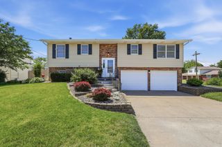 625 W Valley Drive, Eldridge, IA 52748