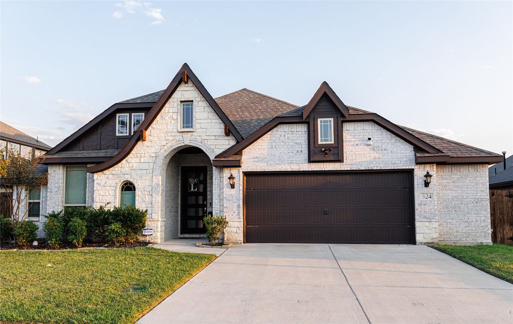 324 W Milas Lane, Glenn Heights, TX 75154 — exterior