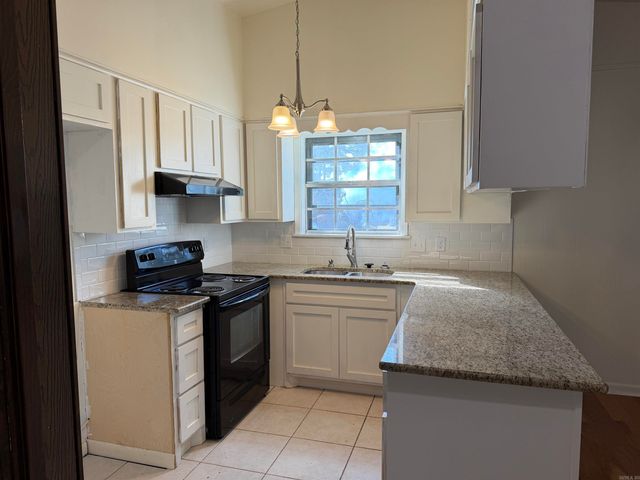 86 Lexington, White Hall, AR 71602