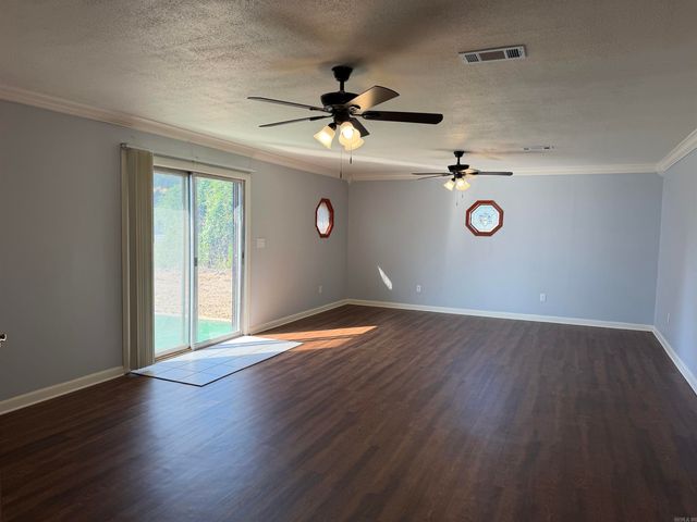 86 Lexington, White Hall, AR 71602
