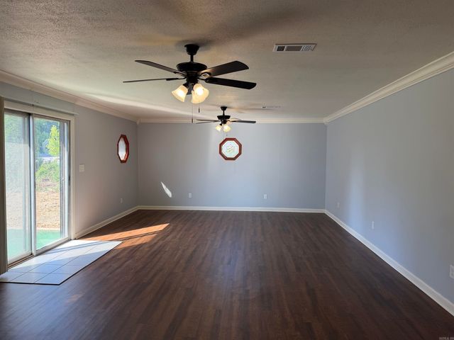 86 Lexington, White Hall, AR 71602
