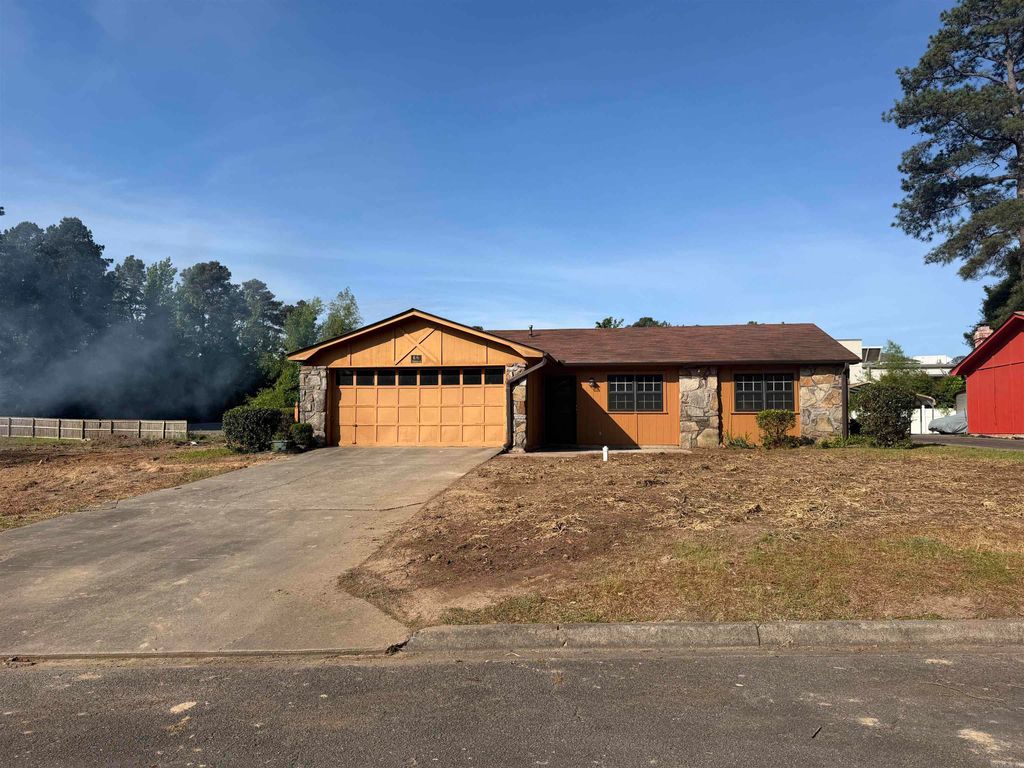 86 Lexington, White Hall, AR 71602