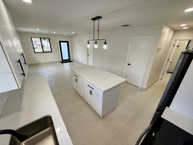 800 Jann Ave, Opa-locka, FL 33054