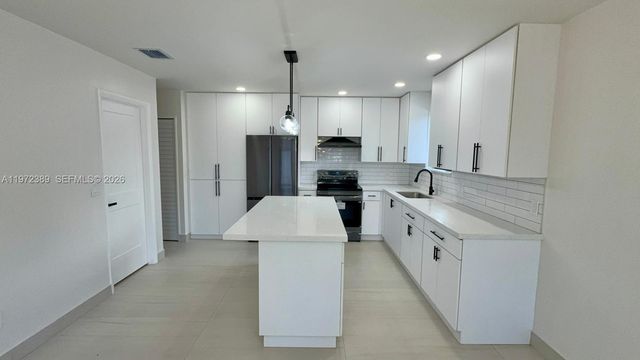 800 Jann Ave, Opa-locka, FL 33054